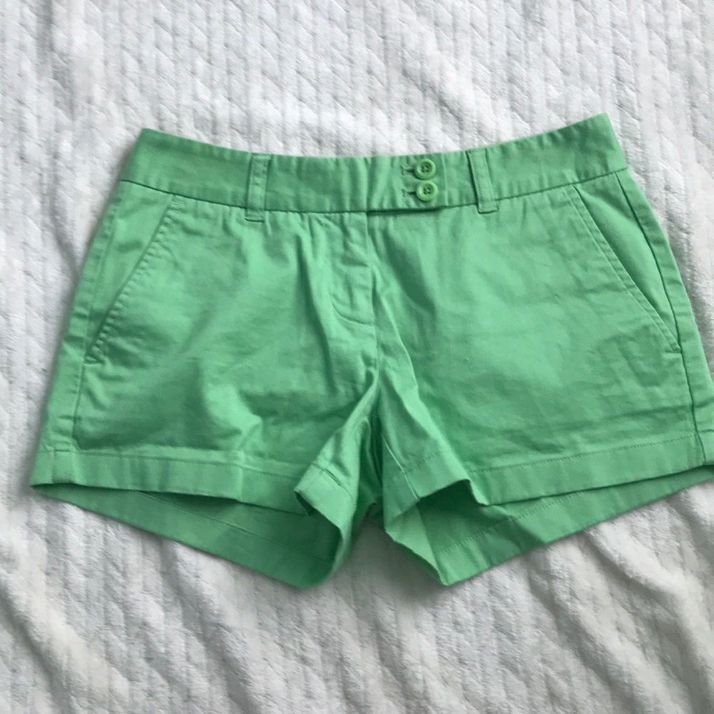 Green vineyard vines shorts